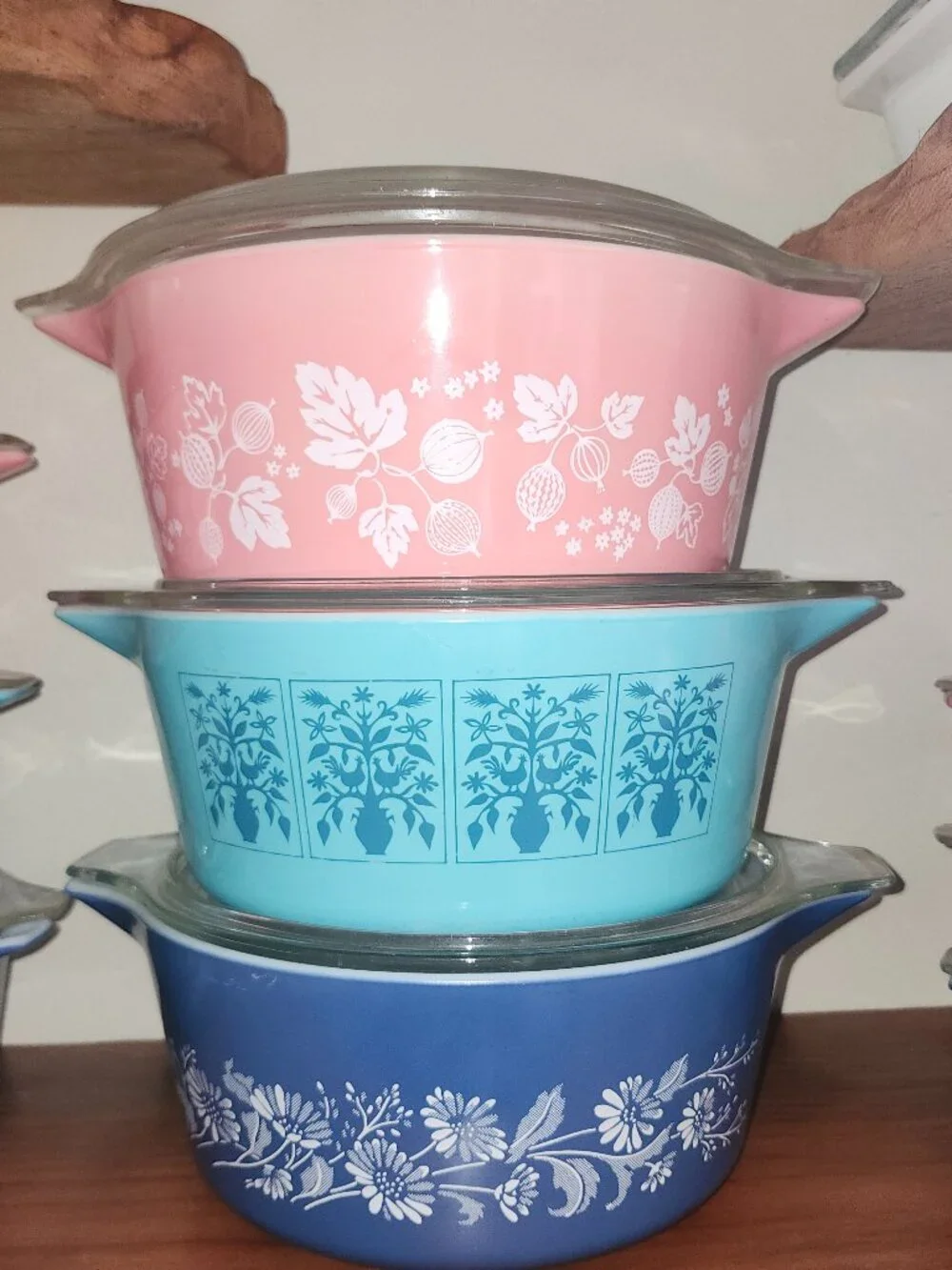 Pyrex casseroles, lots of Pyrex